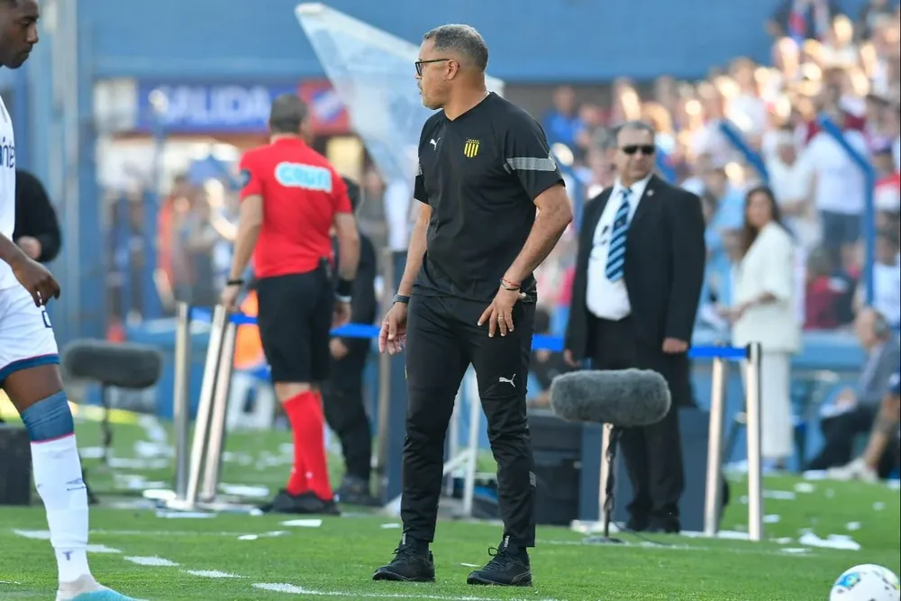 Darío Rodríguez, DT de Peñarol en el Gran Parque Central