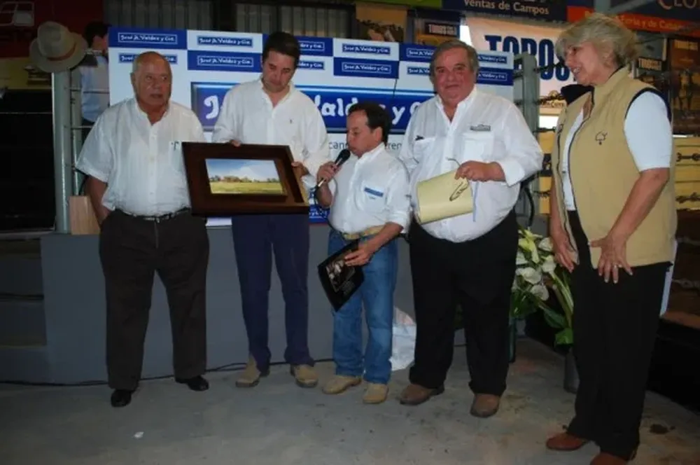 Abayubá y Pablo Valdez homenajearon a la familia Bove