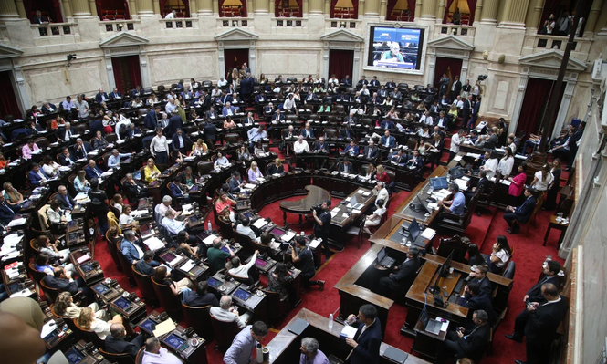 Doble jornada en el reciento de Diputados. Reforma sindical y el DNU de canje de Deuda
