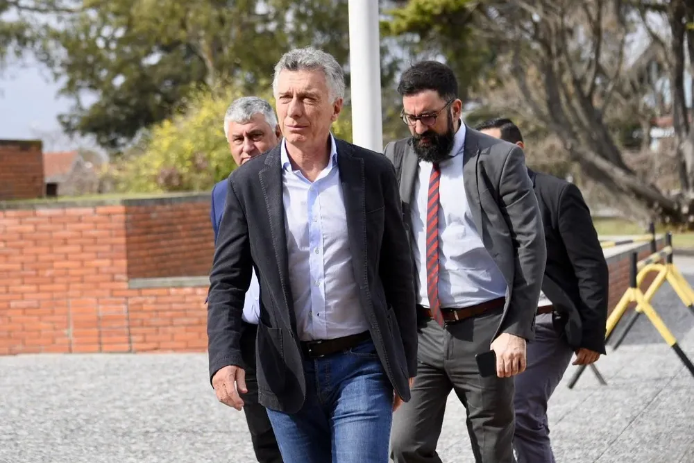 Mauricio Macri en su llegada al LATU, en Montevideo, este miércoles 16 de agosto.