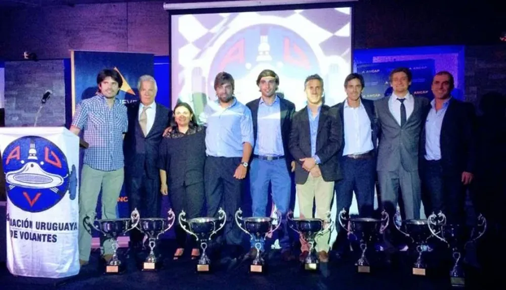 Julio Berges, Presidente de AUVO, y los campeones nacionales 2014