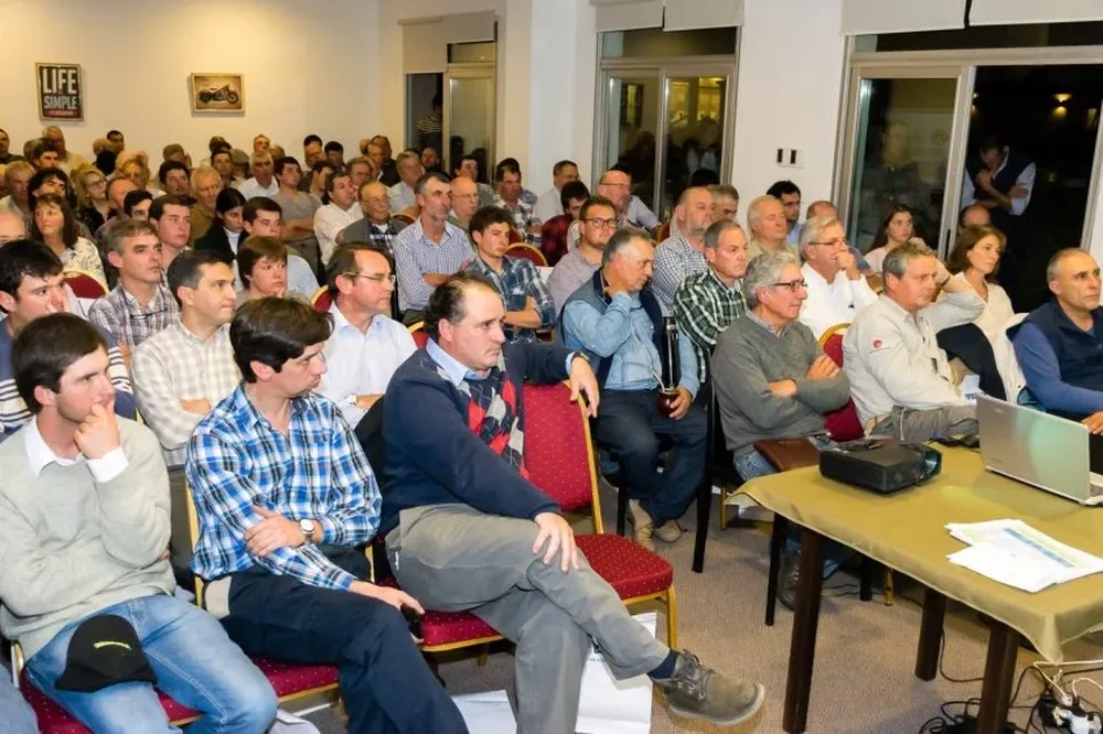 Numeroso público concurrió a la jornada realizada en el Hotel Puerto Conchillas