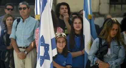 familias reclaman justicia a 25 anos de atentado a embajada de israel en argentina