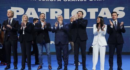 La foto real de Abascal en la cumbre Patriots.