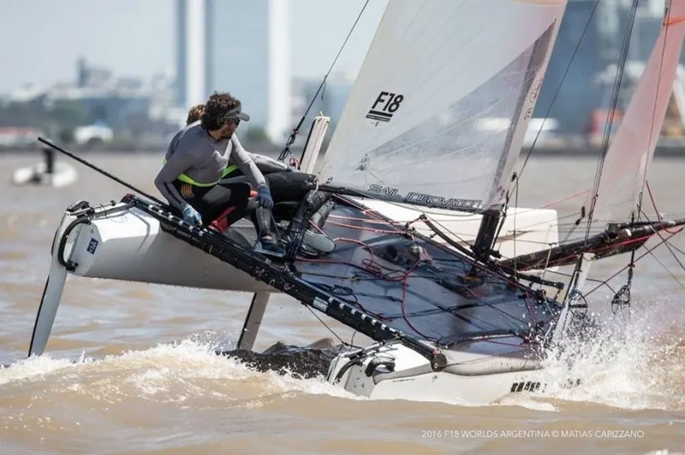 Pablo Defazio y Alberto Viera en acción en F18
