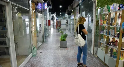 Algunas actividades como el comercio todavía siguen golpeadas por la pandemia.