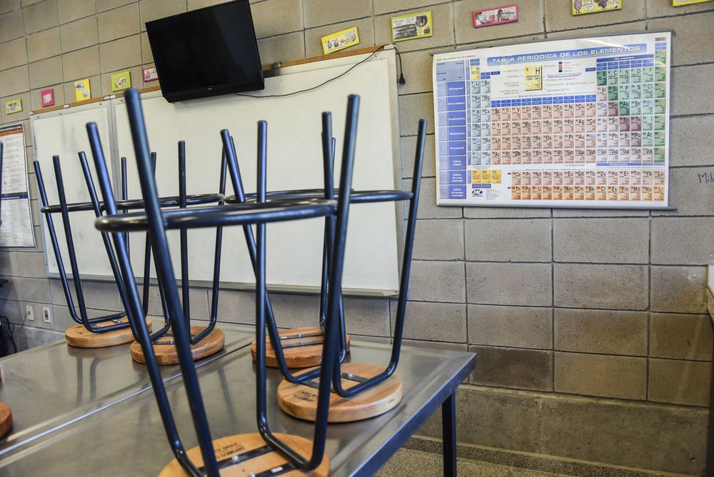 20240304 Comienzo de clases en secundaria, liceos vacios, salon de clase, liceo público, educación. (5).jpg