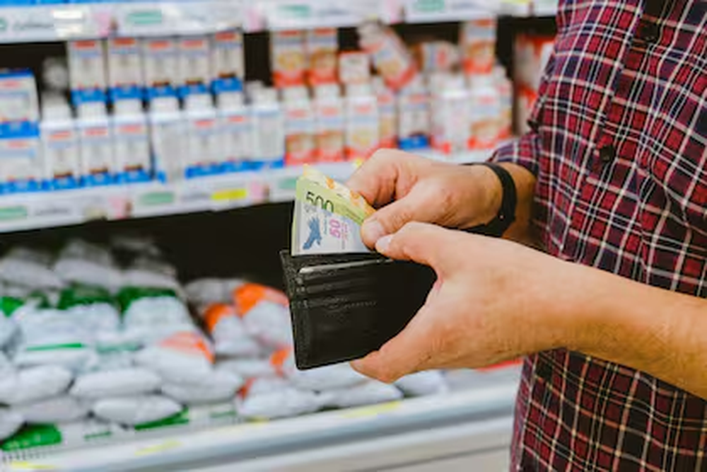 La pobreza en Argentina bajaría al 31,6% en el primer semestre de 2025