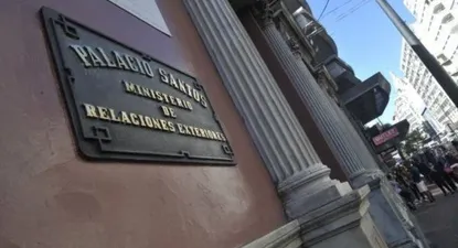 No es soplar y hacer tratados