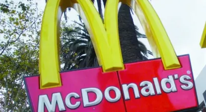 Desconfianza en economía de EEUU favorece a McDonalds y Wal-Mart