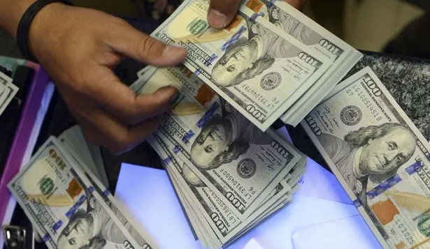 El dólar subió 0,9% el viernes