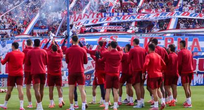 Los jugadores de Nacional compartieron el banderazo con los hinchas en el Gran Parque Central previo a la primera final de la Liga AUF Uruguaya ante Peñarol