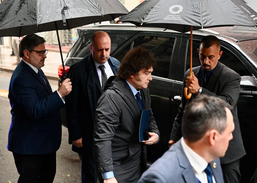 La llegada del presidente Javier Milei al Museo del Holocausto para encabezar el acto.