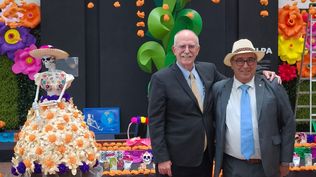 Fratti junto a Julio Berdegué, secretario de Agricultura y Desarrollo Rural, en México.