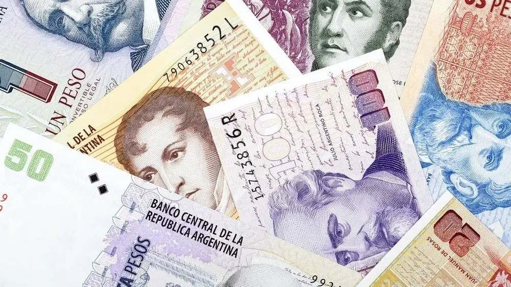 El dólar blue aumentó A$ 3 con respecto al valor del martes