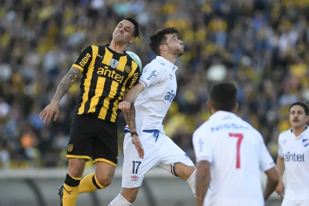 Empate a uno en el primer clásico en el Campeón del Siglo