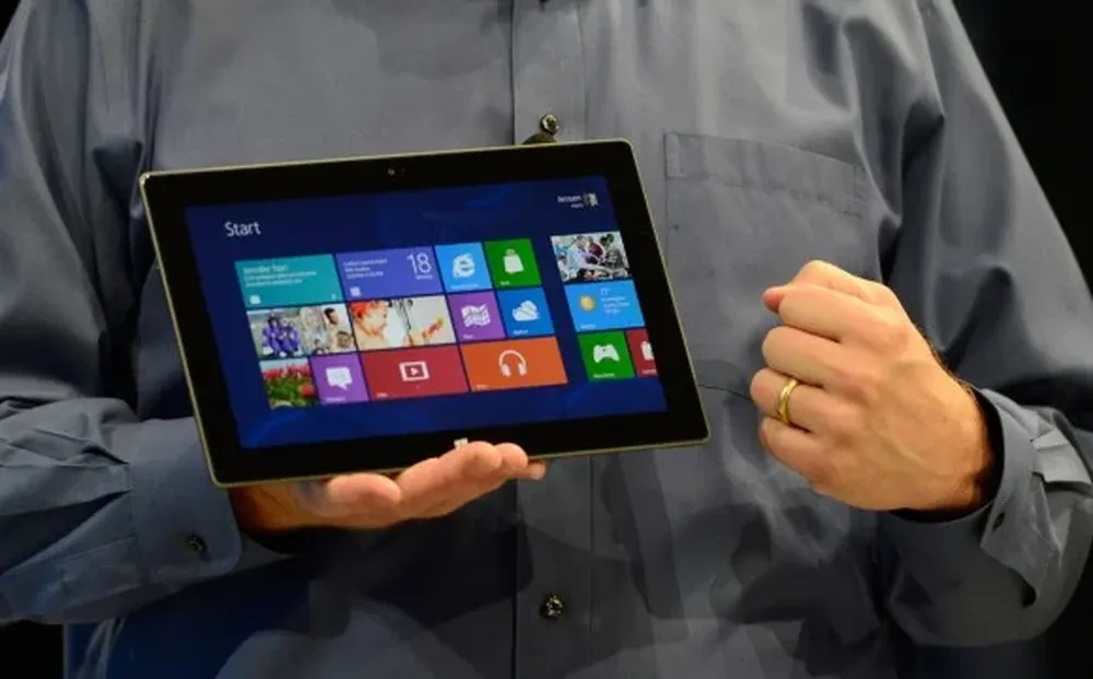 Microsoft lanzó su primera tableta, Surface, en octubre de 2012