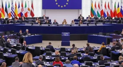 La Eurocámara denuncia lazos de Puigdemont con Moscú.