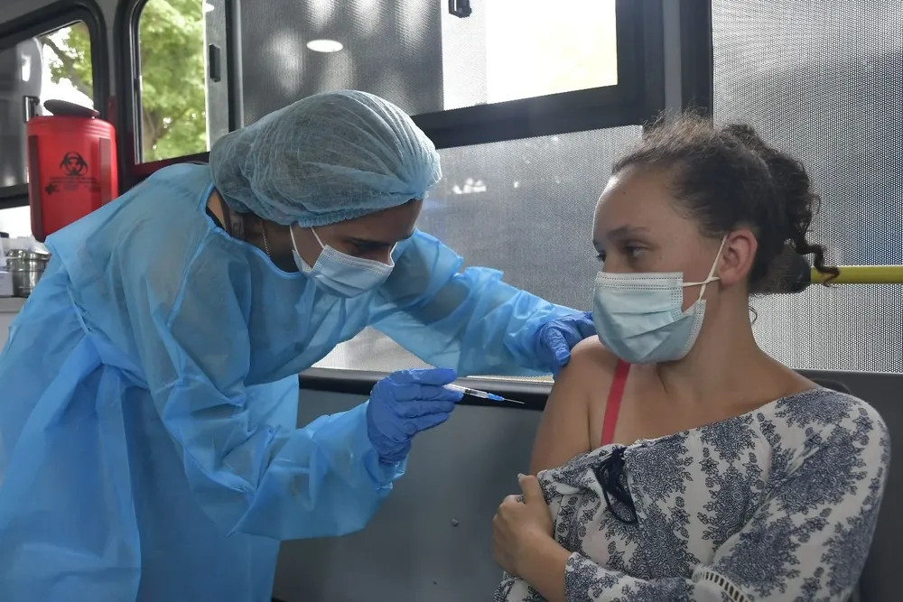 Los menores de 18 años deberán esperar 120 días desde la última vacuna para adquirir su dosis de refuerzo