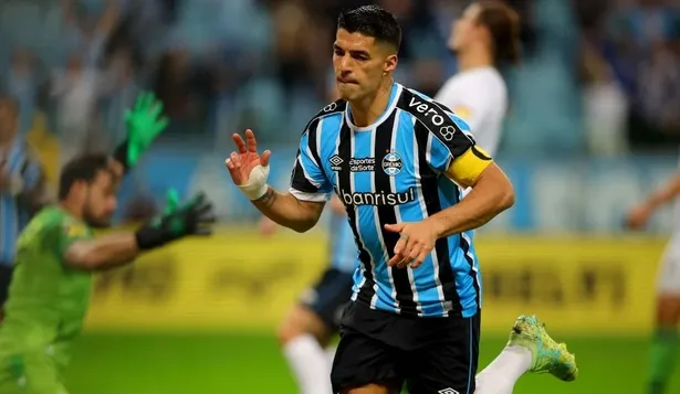 Suárez sigue celebrando goles con Gremio