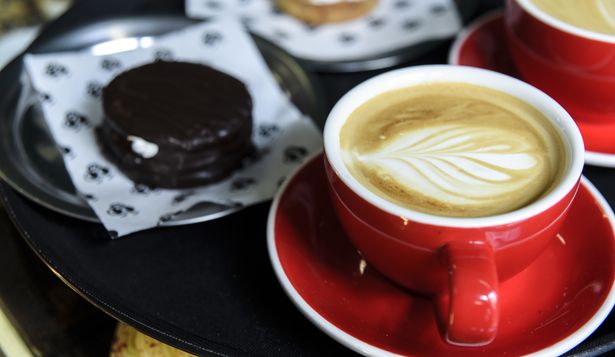 Cafeterías integradas a edificios: qué hay detrás de este modelo de negocio que se expande en Montevideo