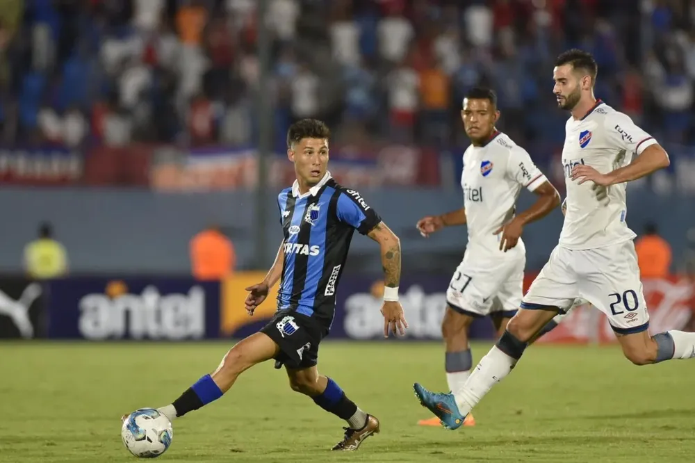 Nacional y Liverpool se enfrentaron por la Supercopa