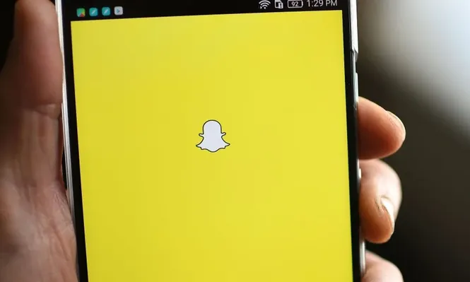 Acciones de Snapchat cayeron por debajo de su valor de debut en la Bolsa