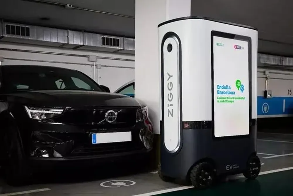 Punto de carga móvil desarrollado por EV Safe Charge, uno de los dos proyectos que se están probando en Barcelona.