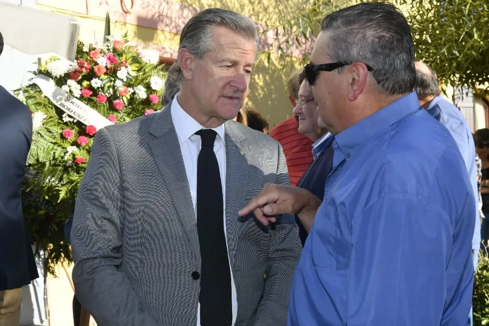 El senador Germán Coutinho, el precandidato Tabaré Viera y el ministro de Turismo Eduardo Sanguinetti