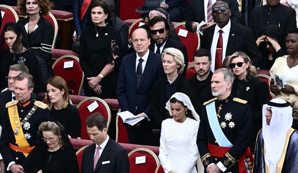 Los Reyes, en la misa de asunción del Papa XIV,.
