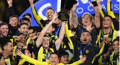 Peñarol celebrando el Torneo Clausura