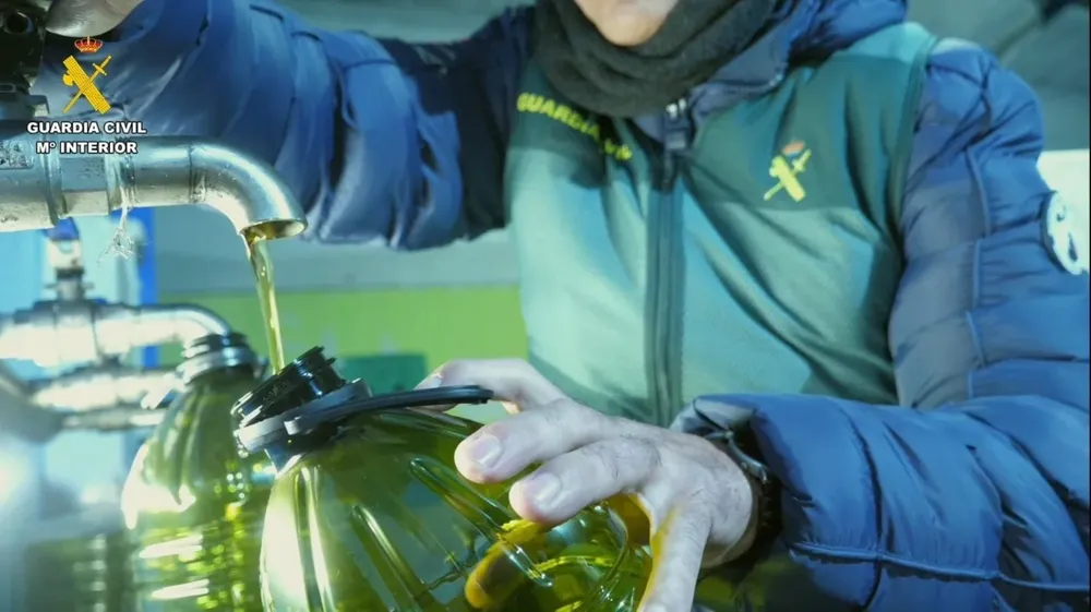 magen de una de las garrafas intervenidas en la nave de Msairena del Alcor.