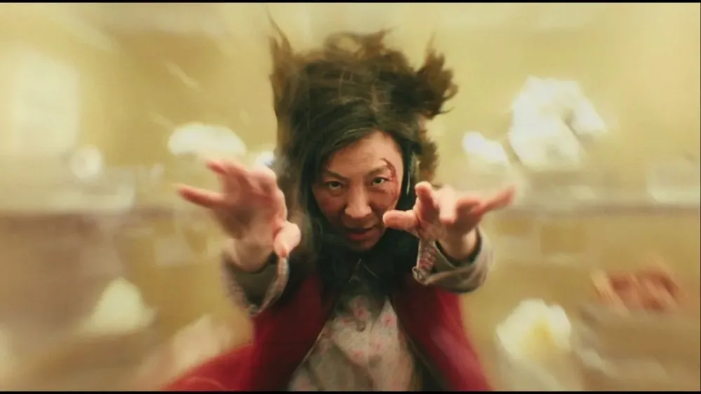 Michelle Yeoh protagoniza Todo en todas partes al mismo tiempo
