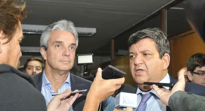 Peñarol reclamó por los arbitrajes, pero se distanció de Nacional