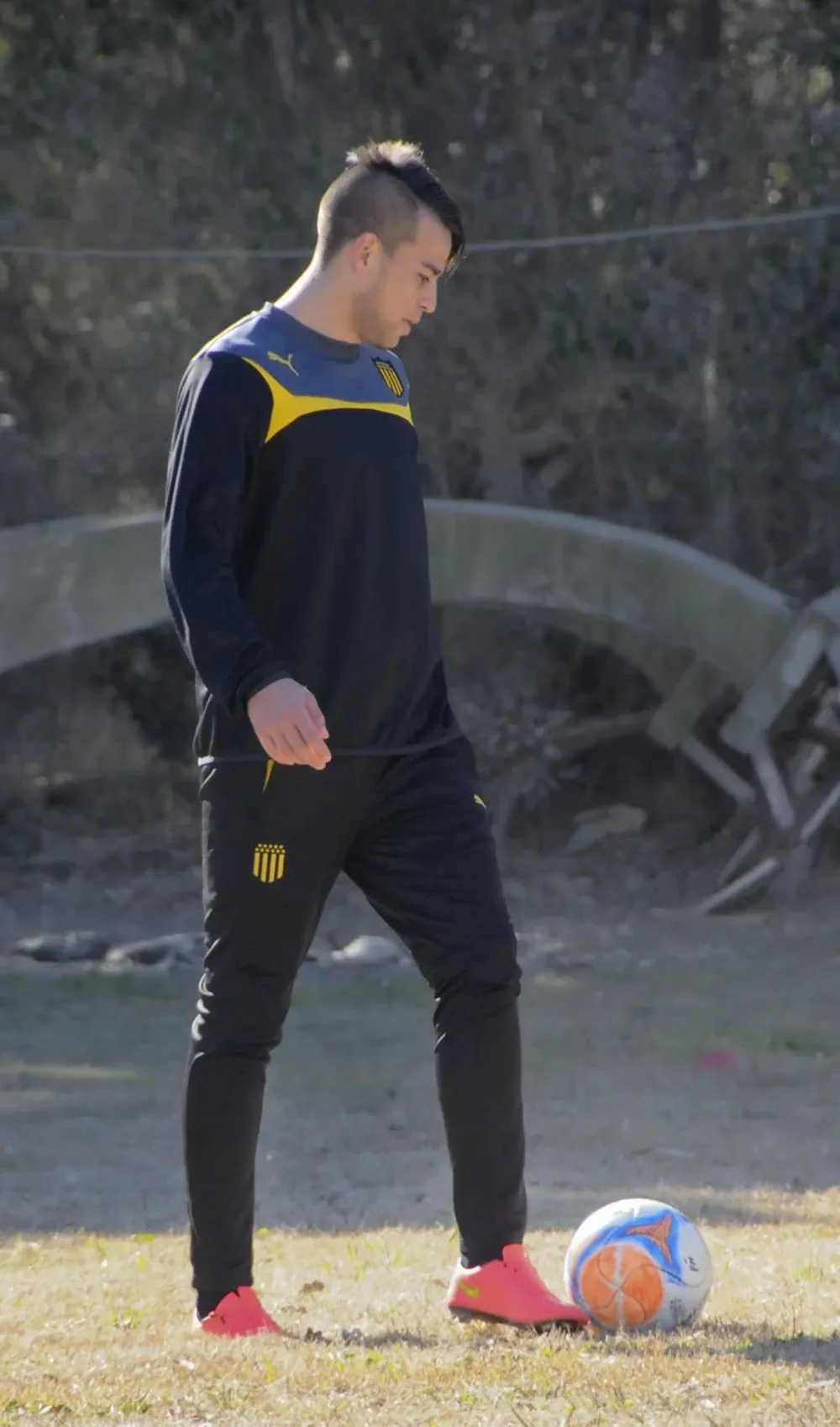DARWIN ÁVILAEl juvenil viajó a realizar la gira con Peñarol a último momento. Fue llamado porque juega como lateral por izquierda y sustituirá en la lista al lesionado Diogo Silvestre.
