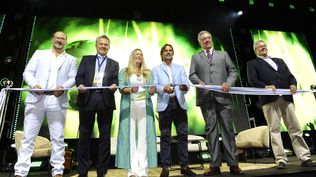 Agro en Punta 2025: Marcelo Bascialla, Luiz Ros, Alejandra Pérez Trápani, Luis Lacalle Pou, Fernando Mattos y Enrique Antía, en el acto inaugural.