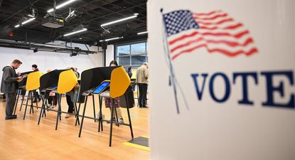 California prohíbe exigir identificación en las urnas: ¿que exigen otros estados y por qué fue cuestionado por Elon Musk?