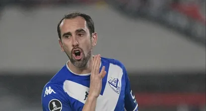 Godín en uno de los pocos partidos que jugó con Vélez