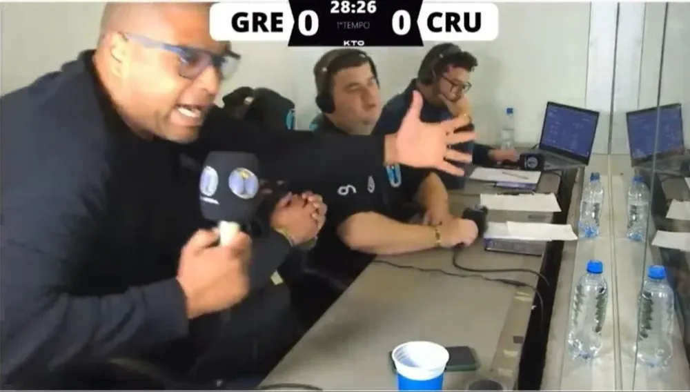 El comentarista César Fabris de Radio Imortal que es partidaria de Gremio, pasó de la dura crítica a Luis Suárez a festejar su gol en pocos segundos