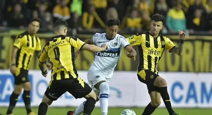 Fabricio Díaz ante Peñarol