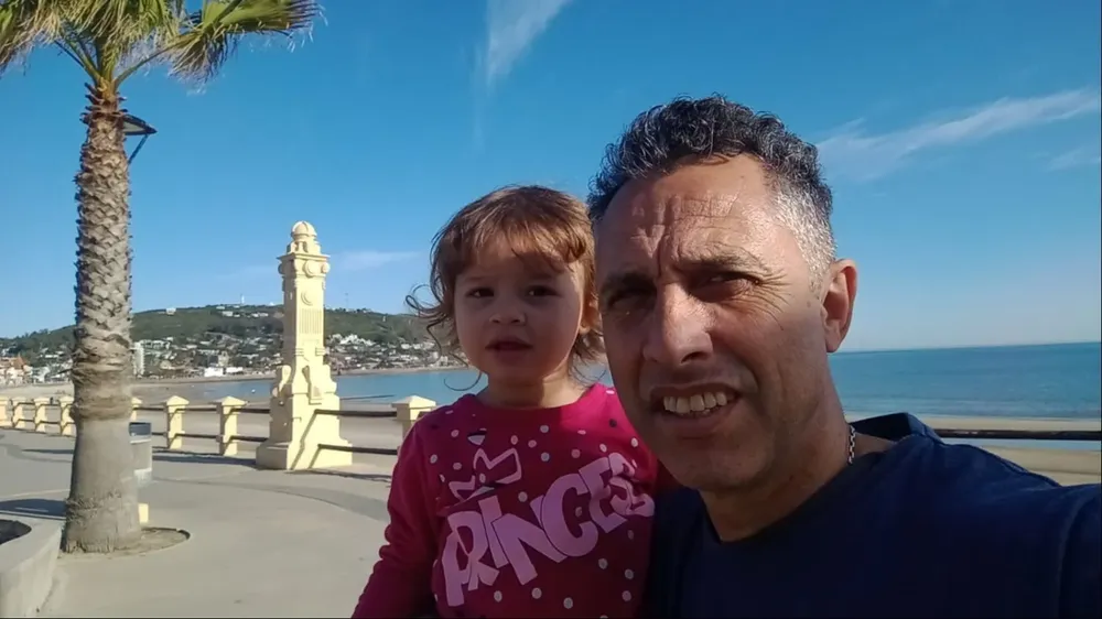 Fernando Picún y la pequeña Renata