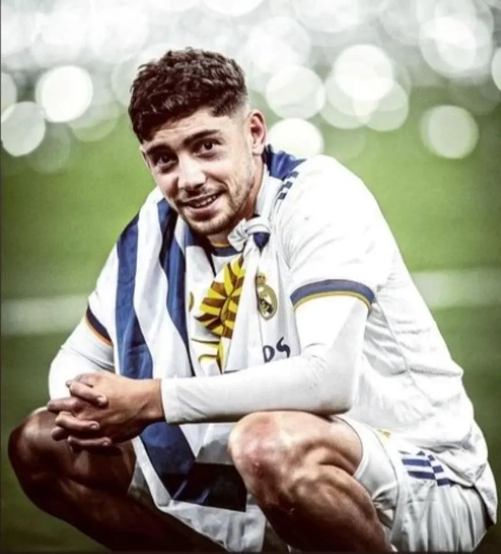 Federico Valverde celebró el título conseguido con Real Madrid de la Champions League con la bandera uruguaya