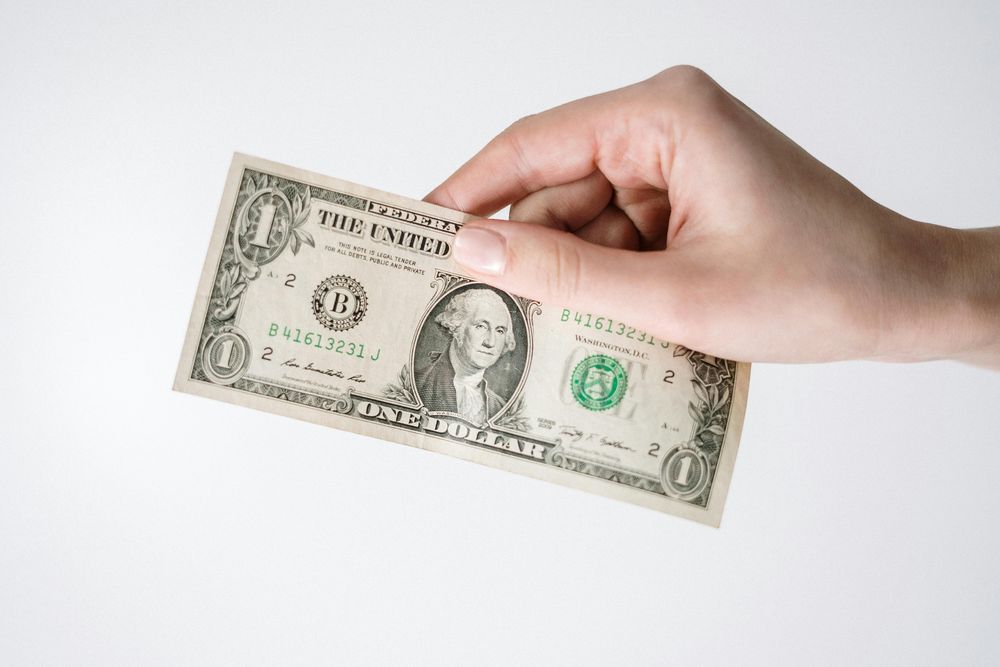 En 2016 se imprimieron dos tandas de billetes de 1 dólar con el número de serie repetido. Pexels