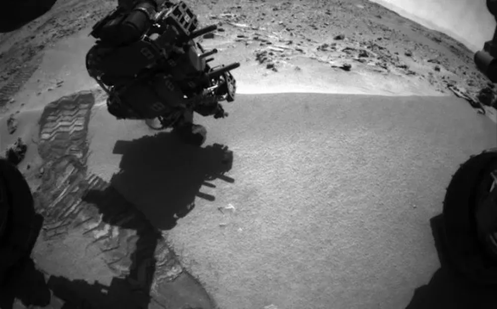 Las huellas que va dejando el rover de la NASA en la superficie marciana