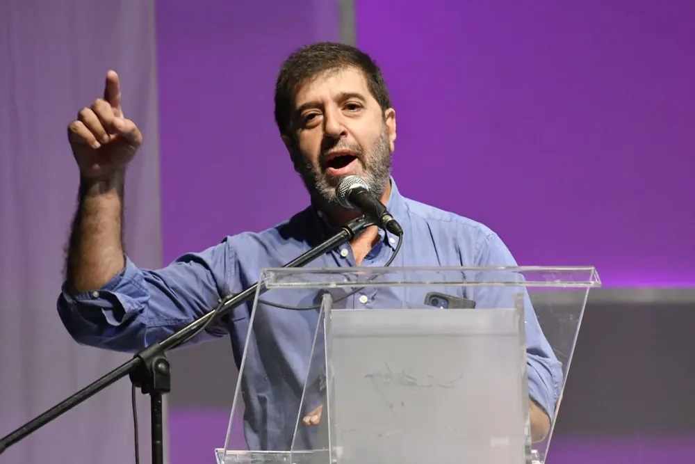 Pereira asumió formalmente este sábado la presidencia del FA.