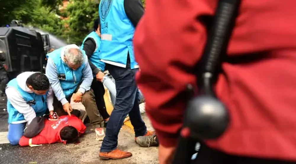 Actos vandálicos en la marcha en la 9 de Julio: piqueteros captados en un video