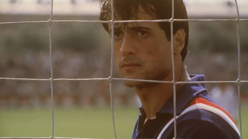 Sylvester Stallone al arco en Escape a la victoria