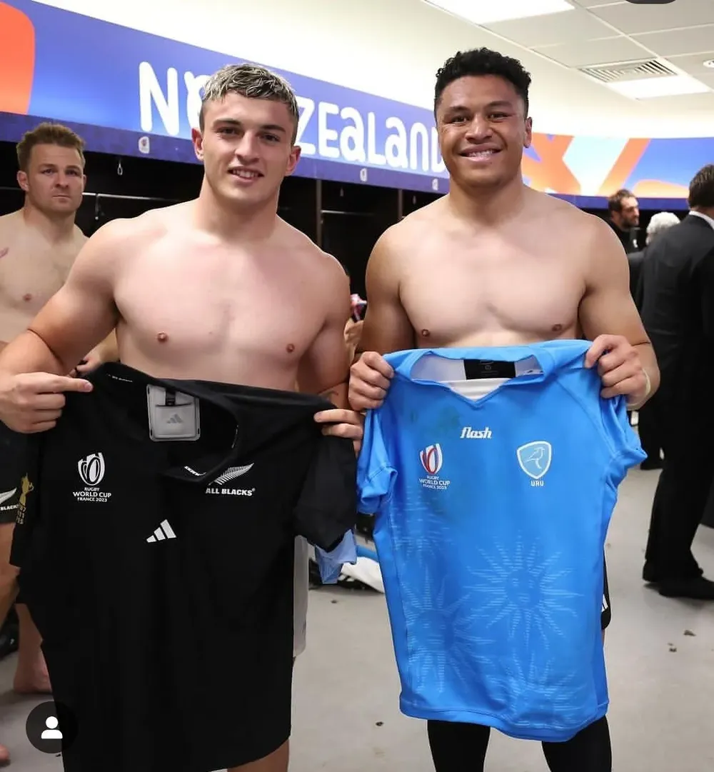 Los Teros y Los All Blacks en el vestuario