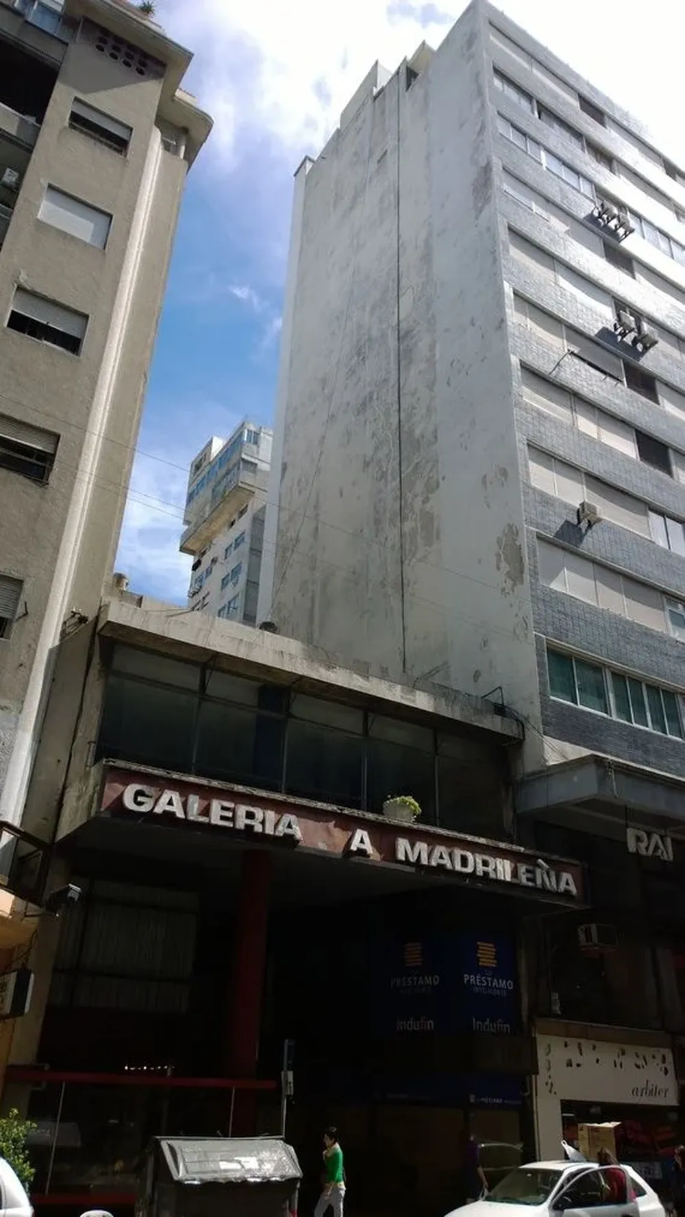 Fachada del edificio donde se localizada la Galería La Madrileña