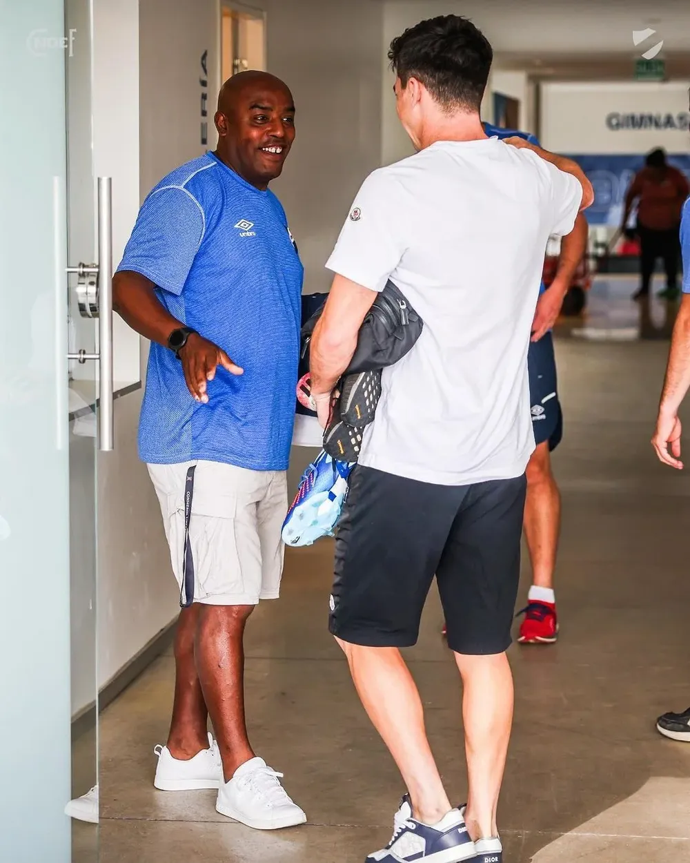 El saludo de OJ y Pereyra